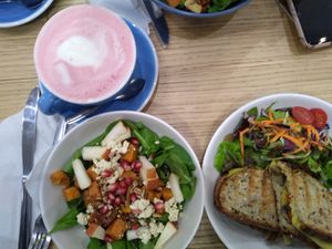 Cloud salad with pear, walnuts and pomegranate. Grilled toast with cheese, peppers, aubergine and beetroot latté at Cloud Cakes - Mandar in Paris