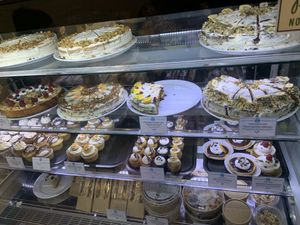 Cakes and cupcakes at Cloud Cakes - Mandar in Paris