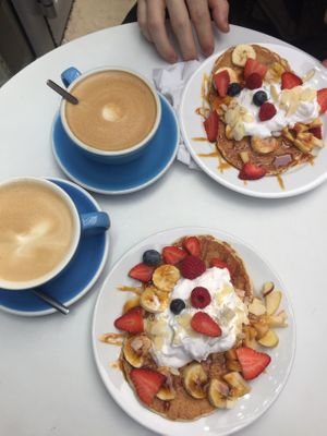 Pancakes and coffee at Cloud Cakes - Mandar in Paris