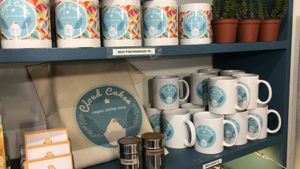 Cute at Cloud Cakes - Mandar in Paris