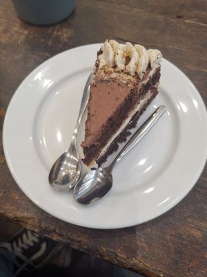 Praline cake at Cloud Cakes - Mandar in Paris