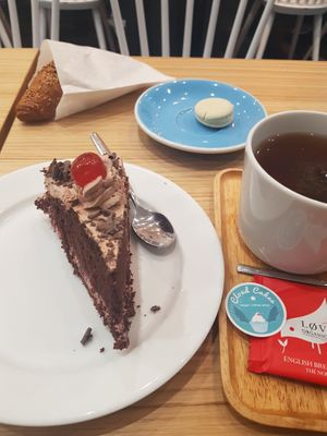 Croissant, chocolate cake and white chocolate macaron. at Cloud Cakes - Mandar in Paris