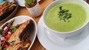 Pea and mint soup (served cold) and grilled cheese sandwich at Cloud Cakes - Mandar in Paris