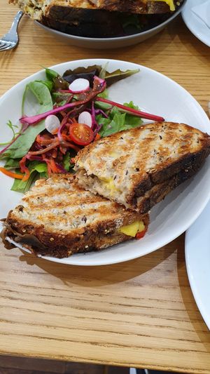 Grilled cheese sandwich (vegan) at Cloud Cakes - Mandar in Paris