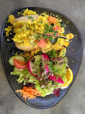 Oven potato with mixed salad, couscous,  grilled veggies & olives (vegan) at Peter&Silie in Ingelheim
