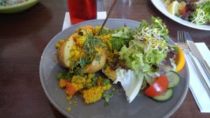 Vegane Ofenkartoffel mit Couscous at Peter&Silie in Ingelheim