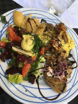 Seitan steak with veggies, avocado, potatoes and rice at True To Life in Orihuela Costa