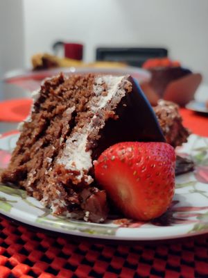 Torta vegana cumpleaños 🖤🌱 at Tomates Verdes Fritos: Pasteleria Vegana in Bogota