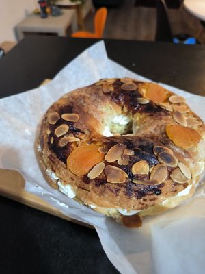 Rosca de Reyes 😌 2025 at Tomates Verdes Fritos: Pasteleria Vegana in Bogota