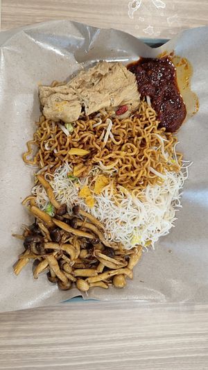 Beehoon + mee, 2 sides, $4.50 at Sui Yuan Vegetarian Food Stall in West Singapore