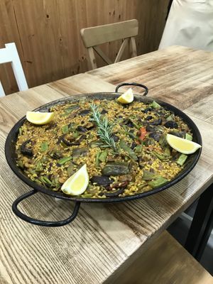 Paella vegana espectacular  at El Perro Gamberro in Madrid
