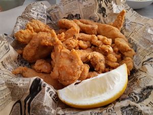 Tapas galore: Heura based bienmesabe gaditano (aka. cazón en adobo) at El Perro Gamberro in Madrid