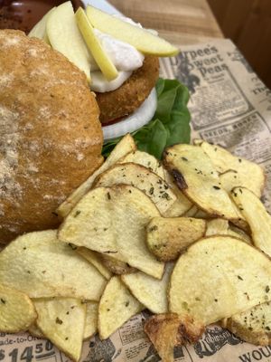Hamburguesa de no pollo at El Perro Gamberro in Madrid