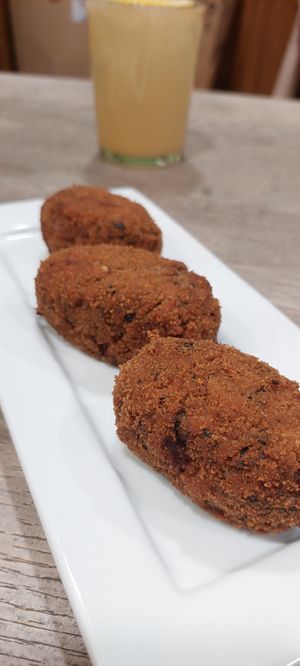 Croquetas de datiles y espinaca 😍 at El Perro Gamberro in Madrid