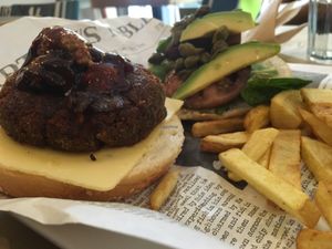 hamburguesa de lentejas y setas at El Perro Gamberro in Madrid