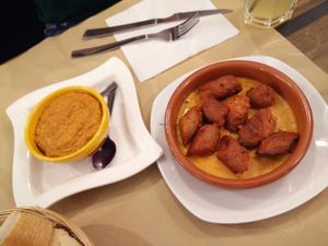 chorizo y sobrasada de almendras (almond pate) at El Perro Gamberro in Madrid