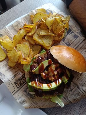 Hamburguesa perro gamberro (de la casa) at El Perro Gamberro in Madrid