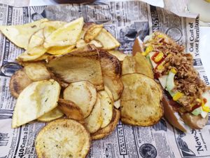 Perro gamberro y patatas at El Perro Gamberro in Madrid