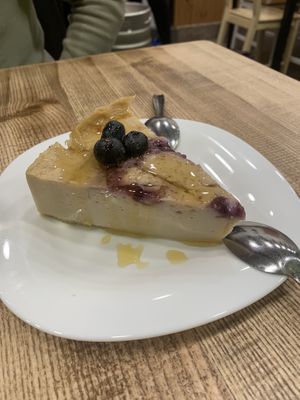 Cheesecake at El Perro Gamberro in Madrid