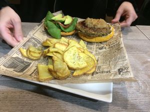 Burger at El Perro Gamberro in Madrid