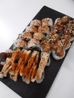 Selection of three vegan makis at Tokumaru  in Tallinn