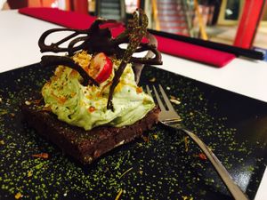 vegan dessert in December 2016: brownies with mint mousse at Tokumaru  in Tallinn