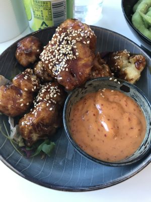 buffalo cauliflower wings #Veganuary at Tokumaru  in Tallinn