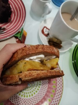 Sandwich de tortilla, queso y alioli at Sweet Paradise in Tenerife