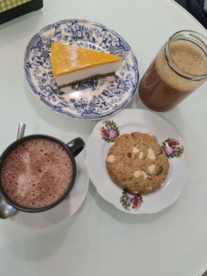 Cacao with spices,  juice, cookie and cheesecake at Sweet Paradise in Tenerife