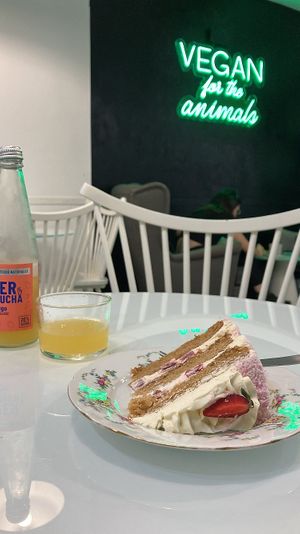 tarta de nata y fresas con kombucha  at Sweet Paradise in Tenerife