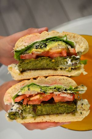 Green vegan burger (spinach and peas patty) at Sweet Paradise in Tenerife