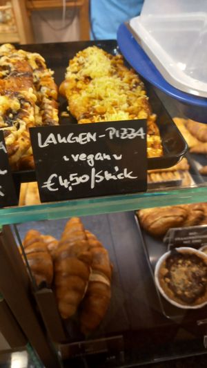 vegan laugen pizza 4,50€ at Bio im Bahnhof in Goerlitz