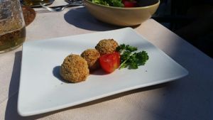 quinoa polpette at Vecchio Mulino Beach in Peschiera Del Garda