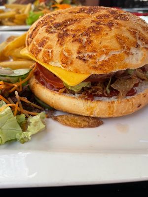 Burger végan delicieux  at Sherlock Holmes  in Quimper