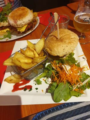 Burger Elisabeth Stride at Sherlock Holmes  in Quimper