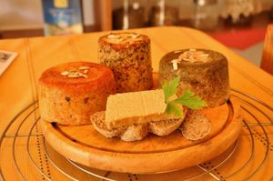 Queso vegano de girasol o nuez/ vegan chesse made with nuts at Gurupan in Puerto Madryn