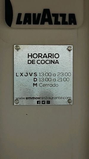 Öffnungszeiten, horarios  at Emmax in Lanzarote