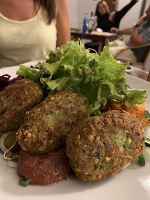 Falafel ensalada at Emmax in Lanzarote