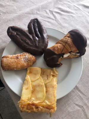 Surtido de pasteles  at Panaderia Los Manchegos in Valencia