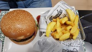 Hamburger at Toro Tapas in Ronda