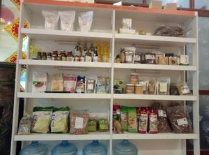 they also sell organic food at An Phuc Chay Tinh Ngiep in Ba Dinh