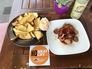 Schmackhafte Currywurst (doppelt Portion) at Der Vegetarische Metzger in Berlin