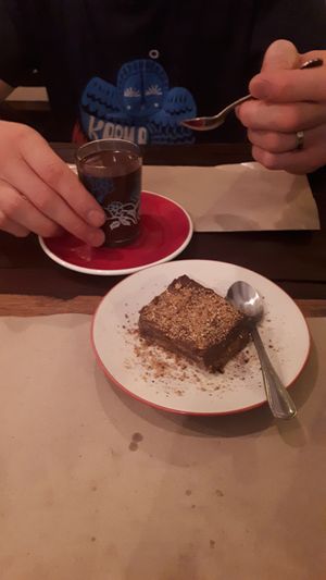 Vegan desserts...choc mousse and raw snickers bar at Happy Banana in 