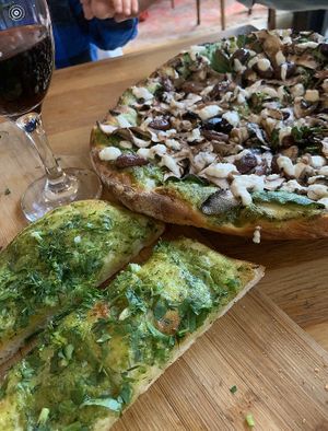 Vegan pesto pizza bread and mushroom pizza with cashew cheese 💚💚💚💚 at Red Velvet Lounge in Cygnet