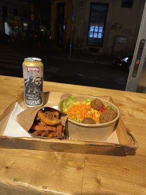 La única opción vegana, falafel at Good Food in Zagreb