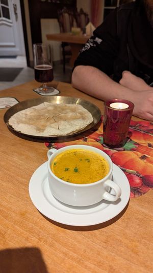 Zwei Vorspeisen, zwei hauptgängen, zwei Nachspeisen und insgesamt 6 Getränke für 70€ at Restaurant OM in Koblenz