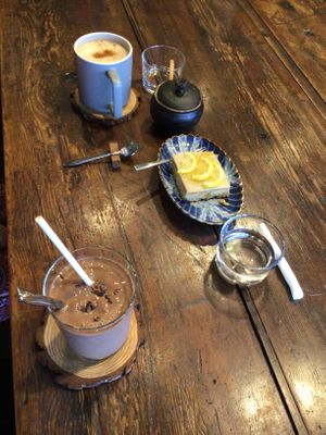 Banana-Choclate-Smoothie, Carrot-Lemon-Cake and Soy Chai Latte at Fukamidori in Fukui