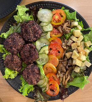 Salads Noronha with chickpea patties   at Greenmix in Recife