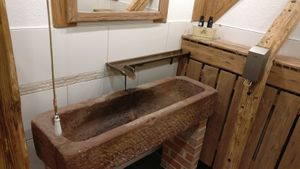 Sehr originelles Waschbecken auf der Männer Toilette ;) at Beim Olivenbauer in Fuessen