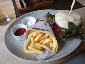 Erbsenkönigin Burger at Beim Olivenbauer in Fuessen